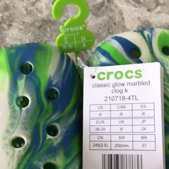 CROCS Kids Tie-Dye Green & Blue Glow-In-The-Dark Clog - Picture 6 of 6